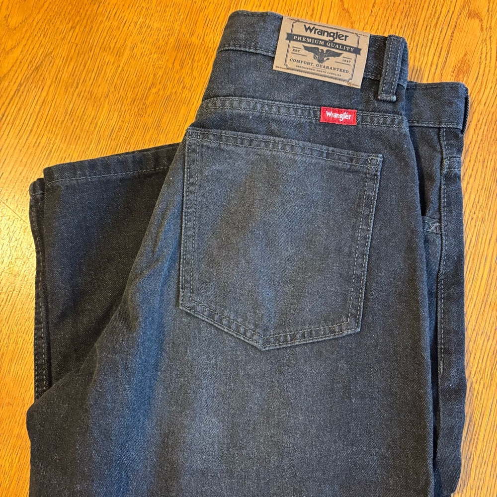 NWT Wrangler Men's Women’s Black Jeans  Dark Wash Black Wash Loose Fit Regular
